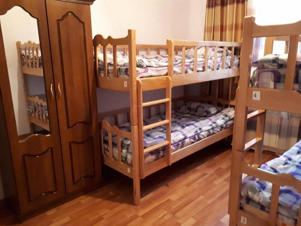 Фотографии номера Кровать в общем 4-местном номере для мужчин и женщин в  Arm Hostel Ереван